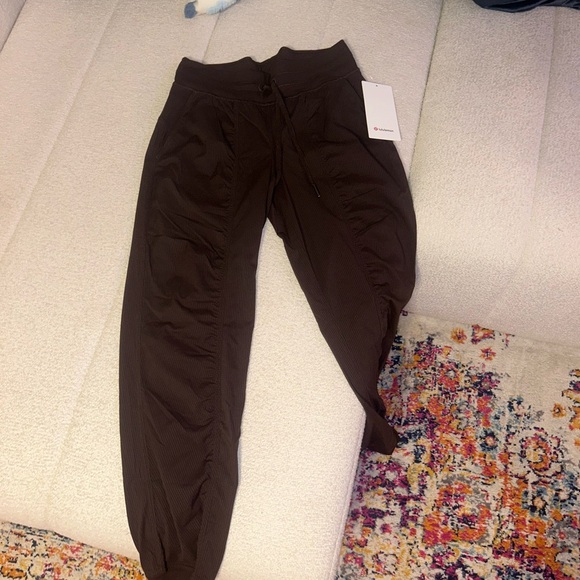 BRAND NEW LULULEMON SWEATPANTS - Picture 2 of 4